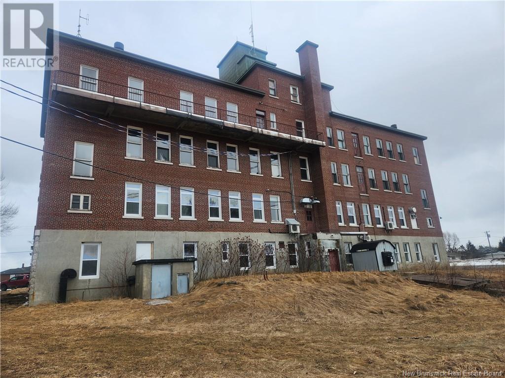76 Ecole Street, Saint-Léonard, New Brunswick  E7E 1Y6 - Photo 3 - NB115041