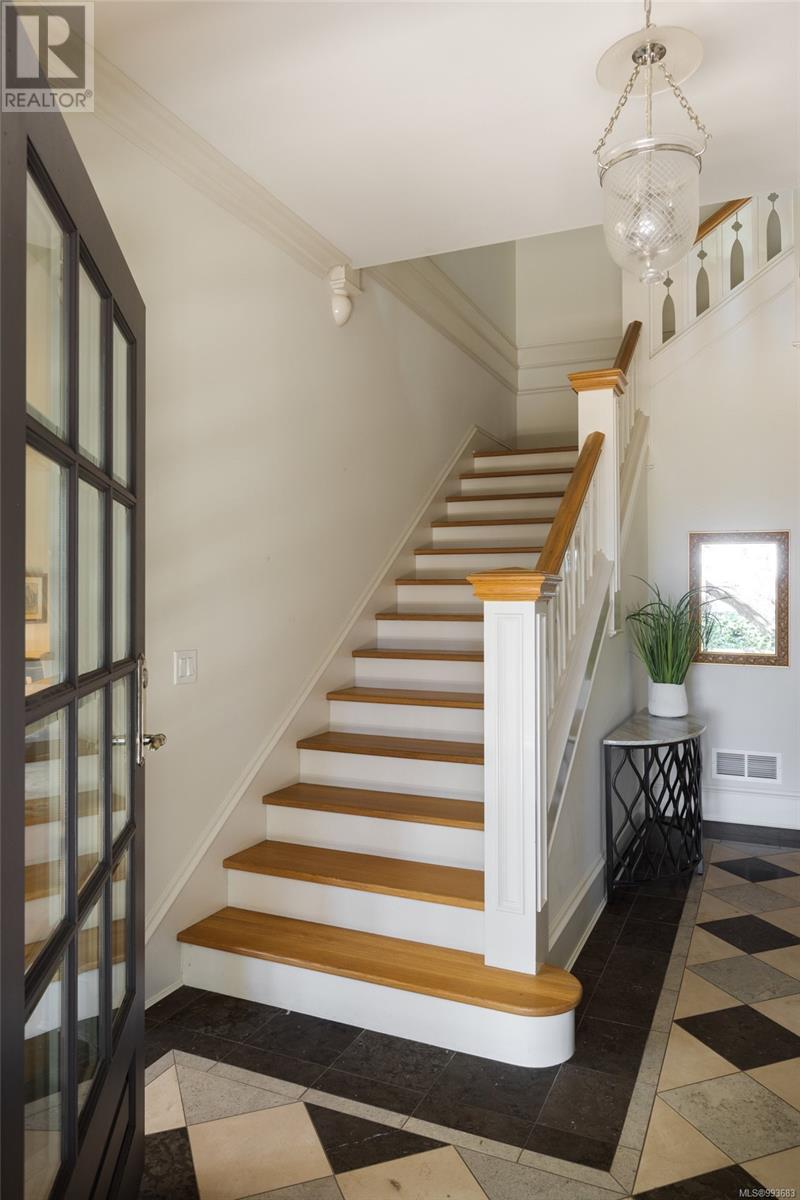 Property at 1568 Montgomery Ave image 4
