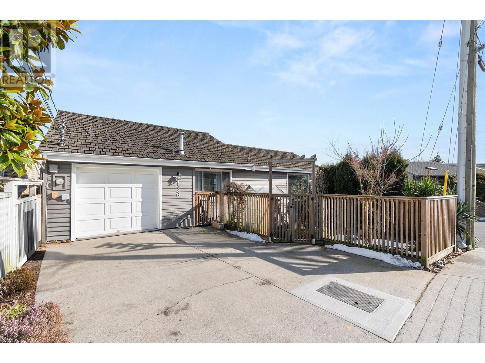 Property at 1480 VIEW CRESCENT image 1