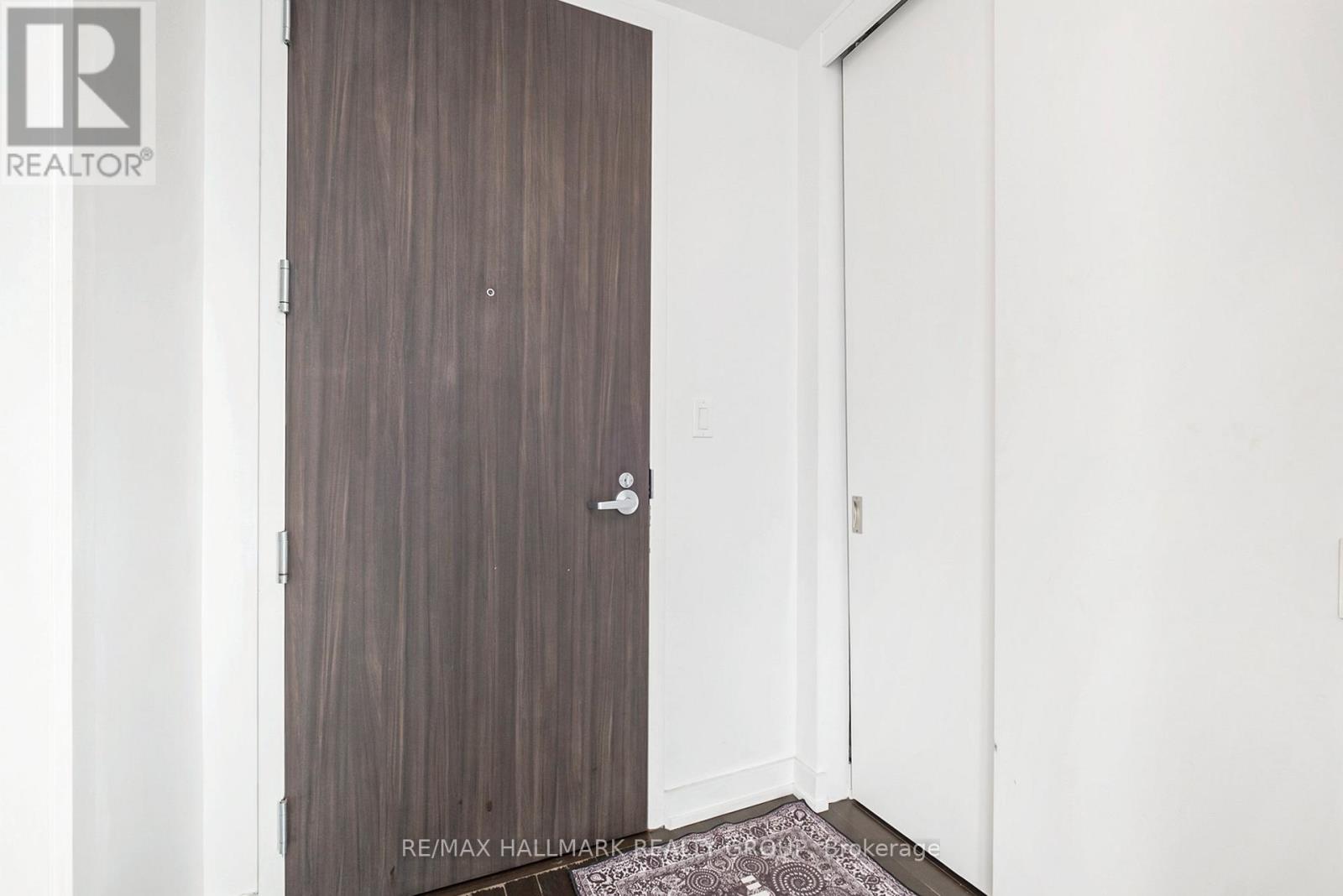 Property at 1111 - 111 CHAMPAGNE AVENUE S image 3