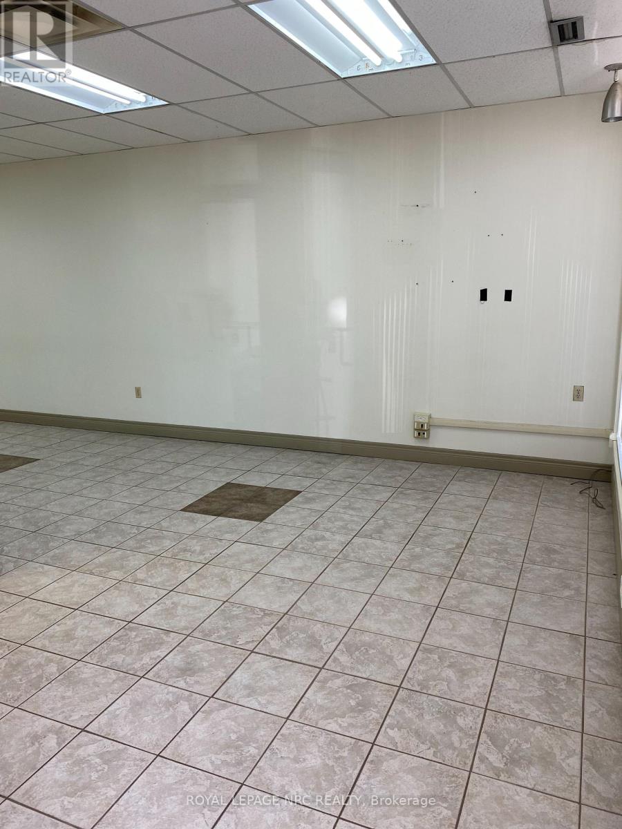 400 Lake Street, St. Catharines, Ontario  L2N 4N4 - Photo 3 - X12051605