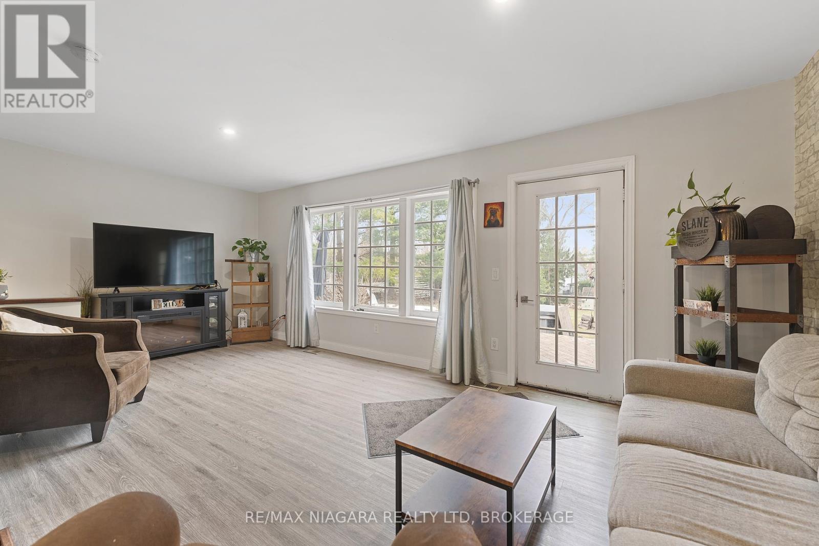 772 Canboro Road, Pelham, Ontario  L0S 1C0 - Photo 6 - X12051705