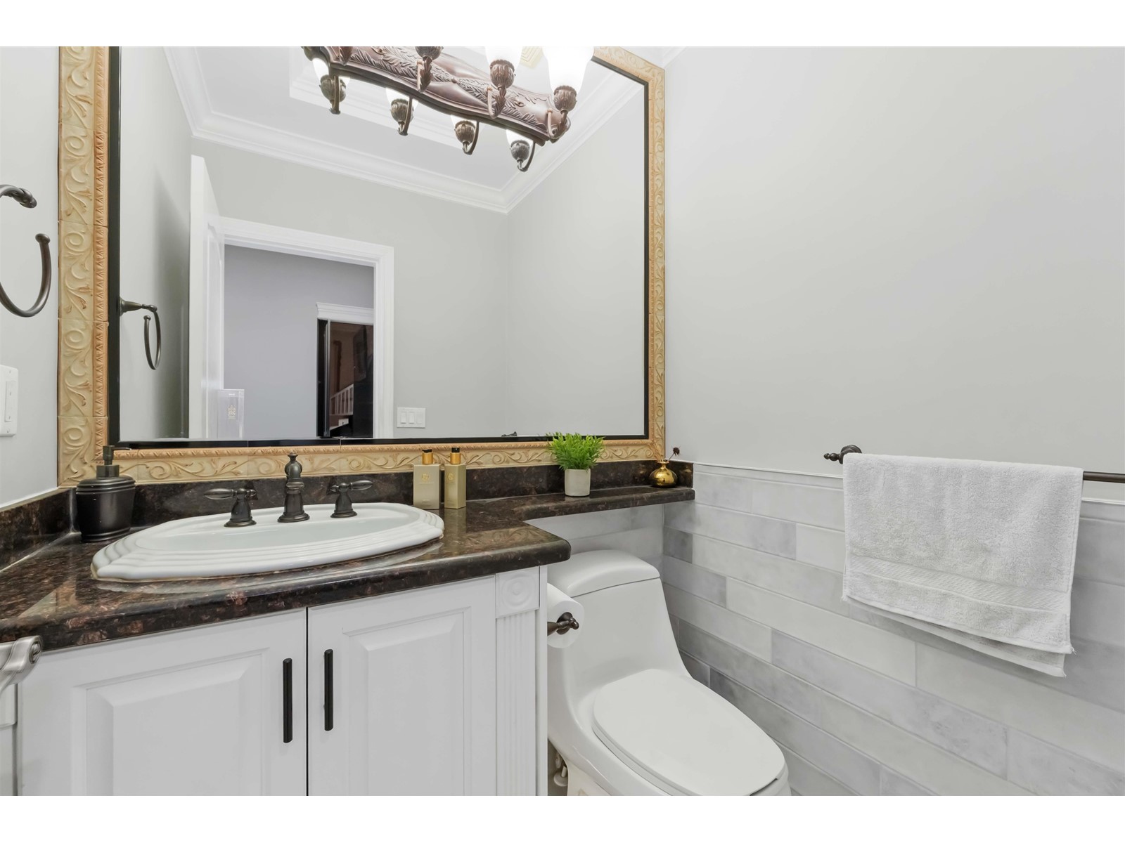 16703 63b Avenue, Surrey, British Columbia  V3S 0W5 - Photo 11 - R2971155