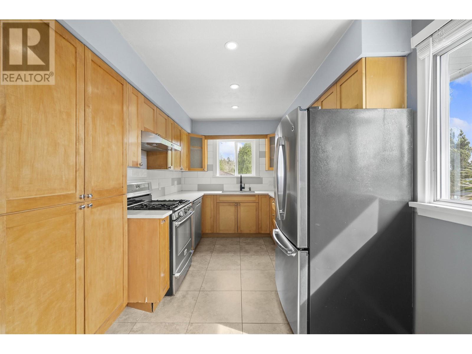 1219 Hammond Avenue, Coquitlam, British Columbia  V3K 2P2 - Photo 5 - R2981054