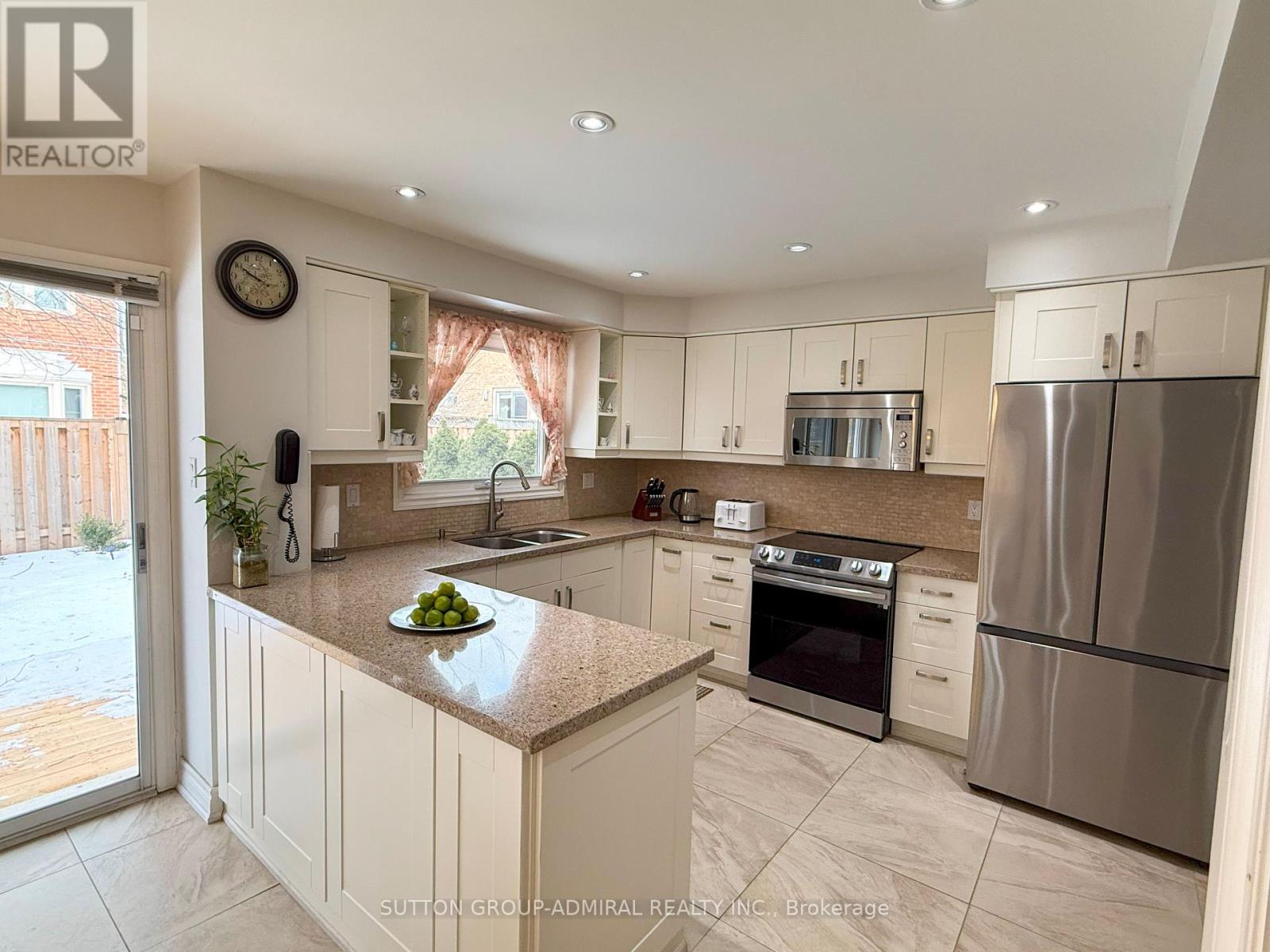 18 Tangreen Circle, Vaughan, Ontario  L4J 5E2 - Photo 6 - N12051606