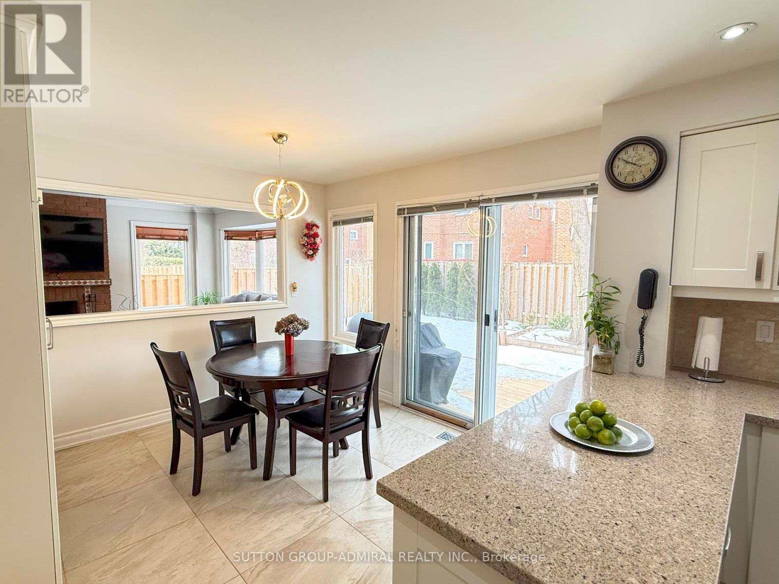 18 Tangreen Circle, Vaughan, Ontario  L4J 5E2 - Photo 7 - N12051606