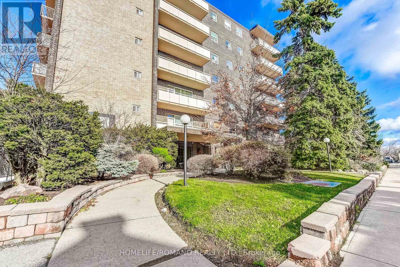 Property at 202 - 67 RICHMOND STREET image 2