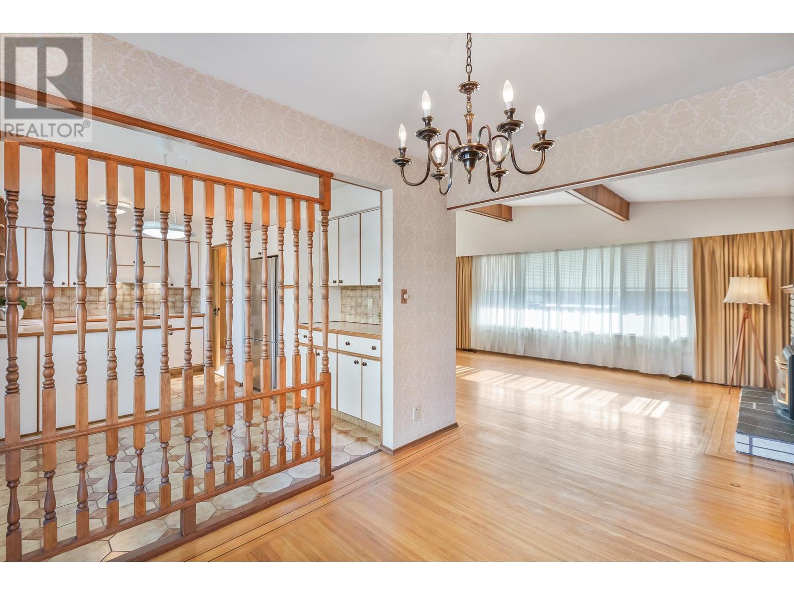 805 Everett Crescent, Burnaby, British Columbia  V5A 2N3 - Photo 17 - R2983647