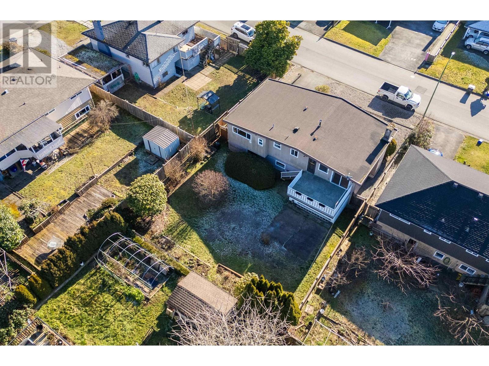 805 Everett Crescent, Burnaby, British Columbia  V5A 2N3 - Photo 37 - R2983647
