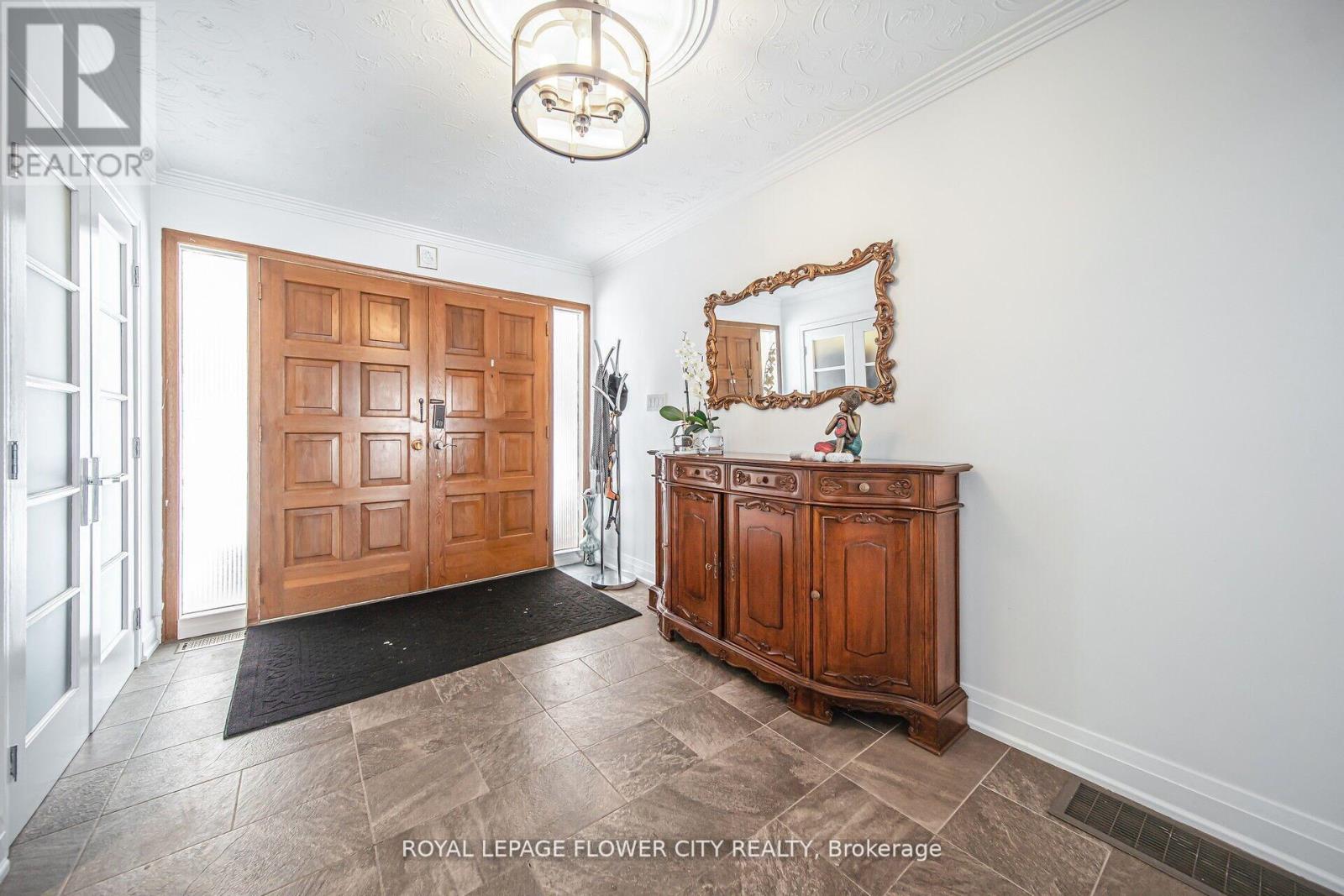 Property at 5 GLENN COURT image 4