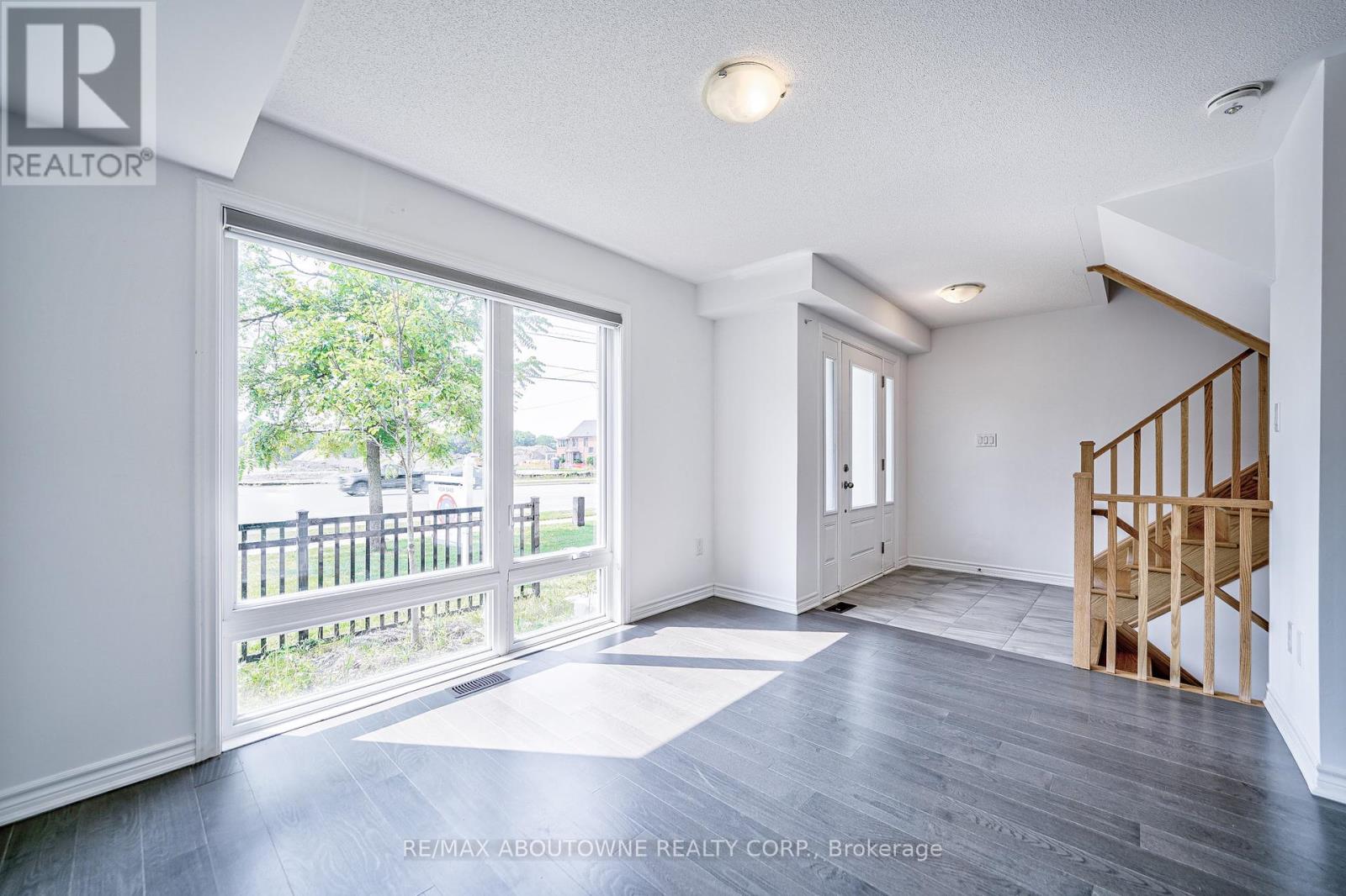 2501 Littlefield Crescent, Oakville (1007 - Ga Glen Abbey), Ontario  L6M 5L9 - Photo 10 - W12051712