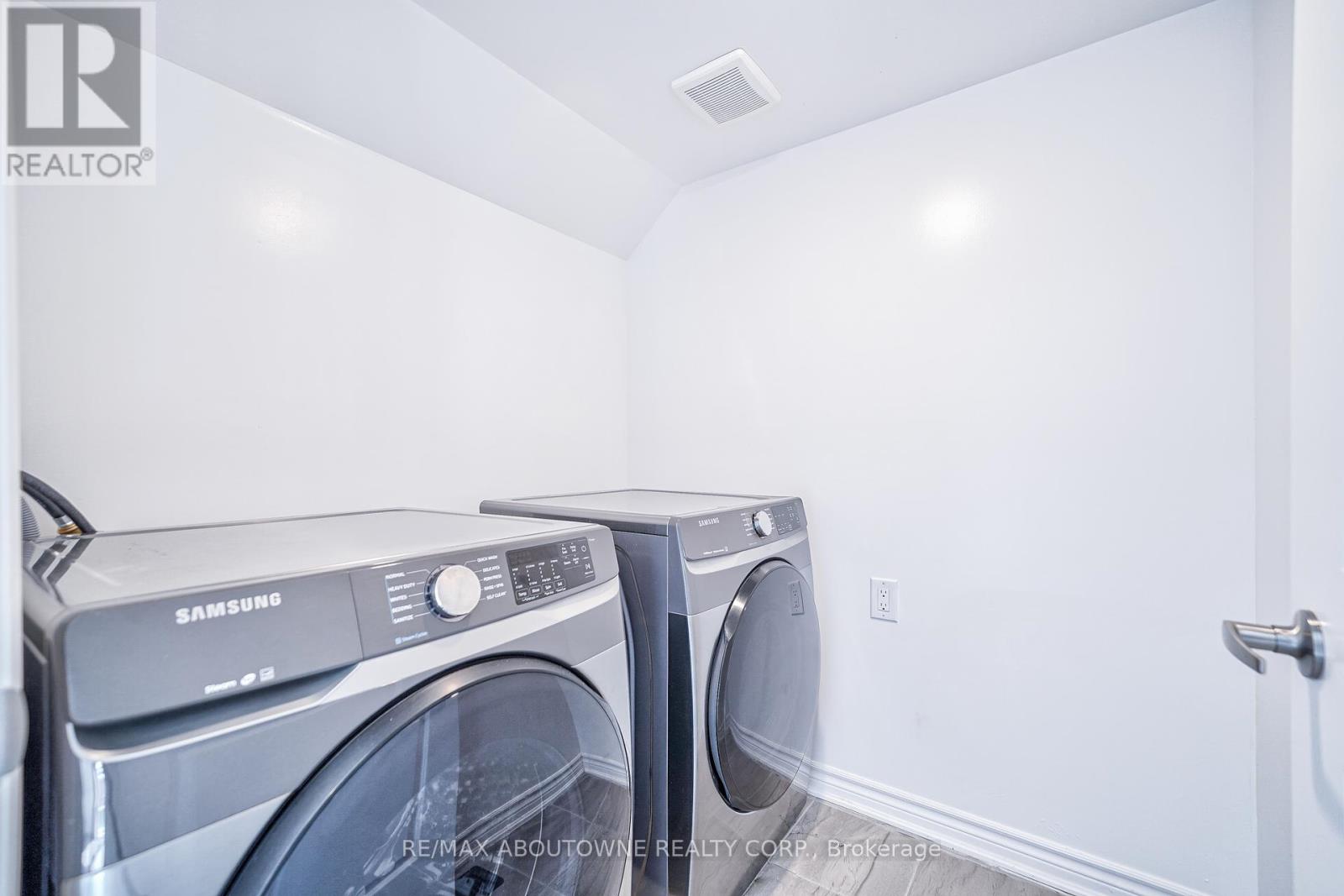 2501 Littlefield Crescent, Oakville (1007 - Ga Glen Abbey), Ontario  L6M 5L9 - Photo 12 - W12051712