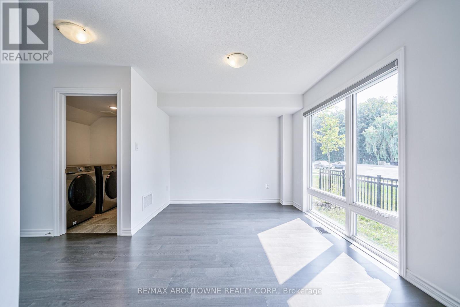 2501 Littlefield Crescent, Oakville (1007 - Ga Glen Abbey), Ontario  L6M 5L9 - Photo 7 - W12051712