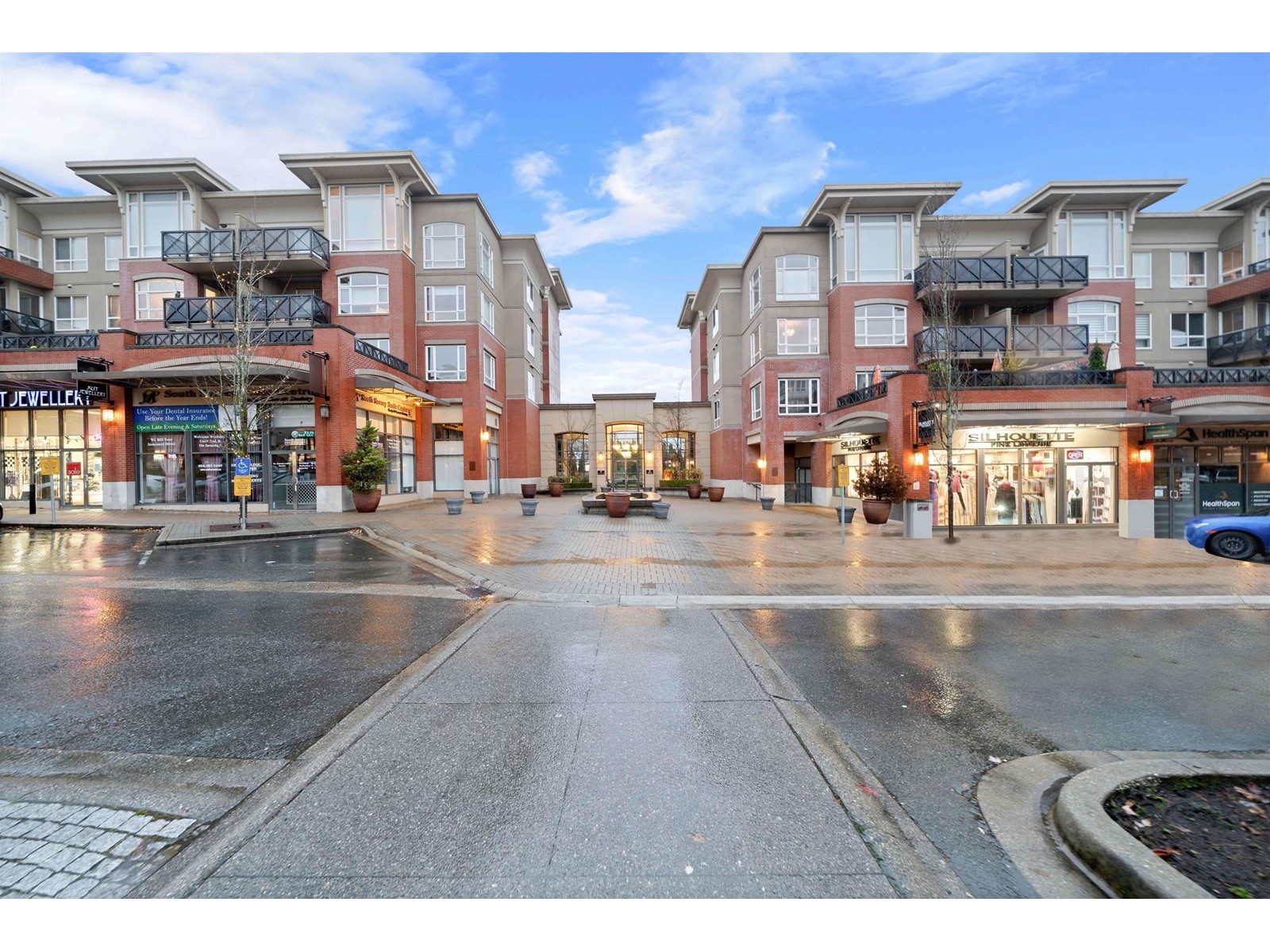 214 2970 King George Boulevard, Surrey, British Columbia  V4P 0E6 - Photo 1 - R2981216