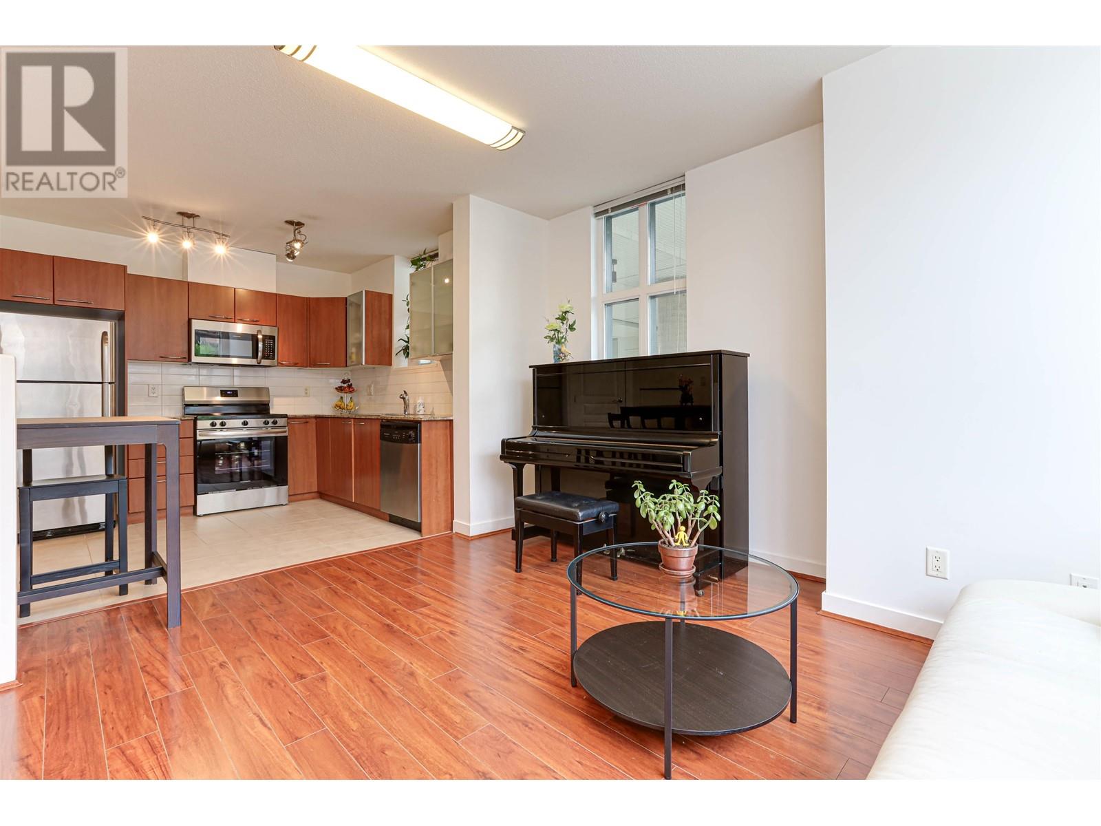 Listing Picture 4 of 28 : 1468 CEDAR COTTAGE MEWS, Vancouver / 溫哥華 - 魯藝地產 Yvonne Lu Group - MLS Medallion Club Member