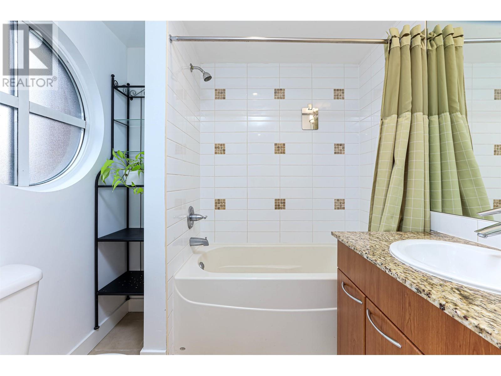 Listing Picture 10 of 28 : 1468 CEDAR COTTAGE MEWS, Vancouver / 溫哥華 - 魯藝地產 Yvonne Lu Group - MLS Medallion Club Member