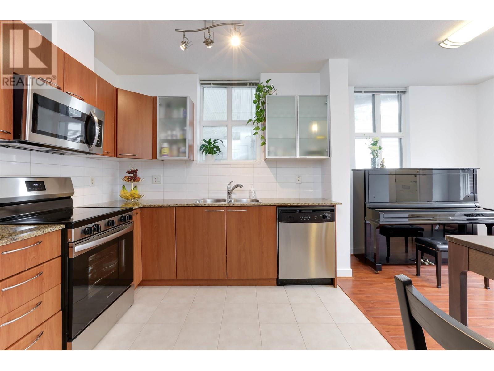 Listing Picture 7 of 28 : 1468 CEDAR COTTAGE MEWS, Vancouver / 溫哥華 - 魯藝地產 Yvonne Lu Group - MLS Medallion Club Member