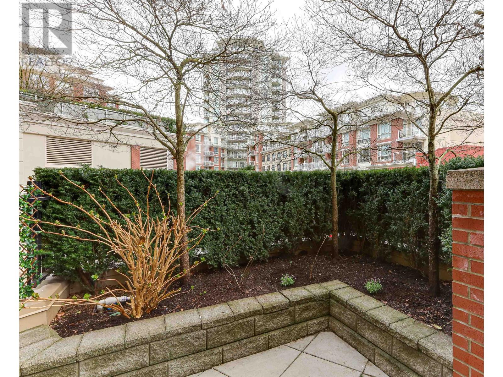 Listing Picture 3 of 28 : 1468 CEDAR COTTAGE MEWS, Vancouver / 溫哥華 - 魯藝地產 Yvonne Lu Group - MLS Medallion Club Member