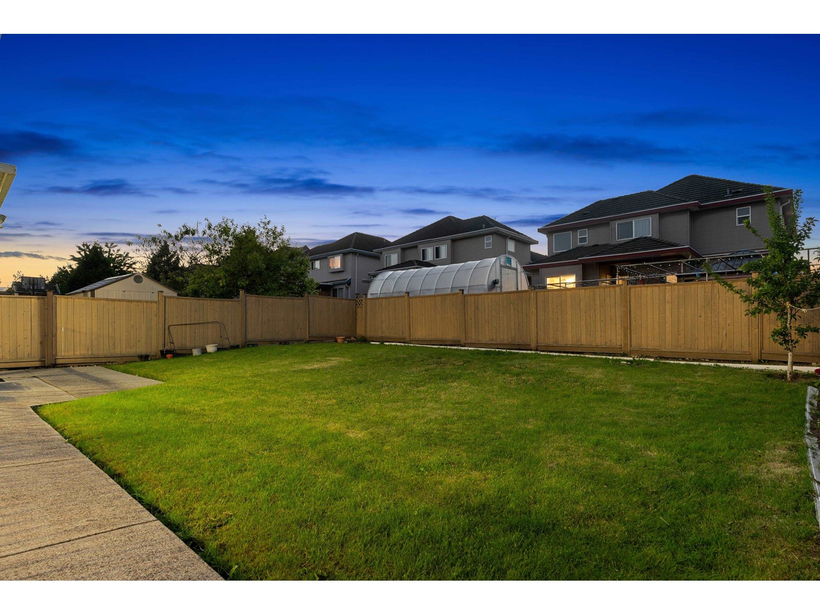 Property at 14961 69 AVENUE image 5