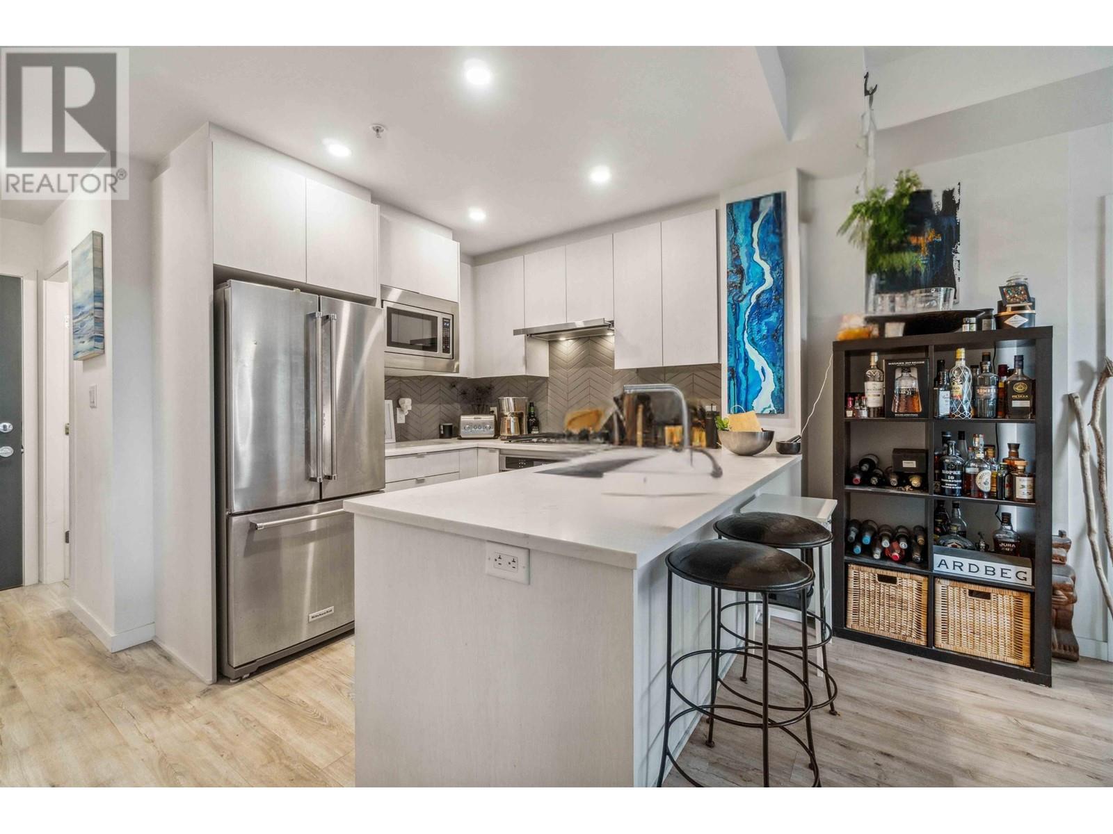 303 717 Breslay Street, Coquitlam, British Columbia  V3J 4A5 - Photo 2 - R2983678