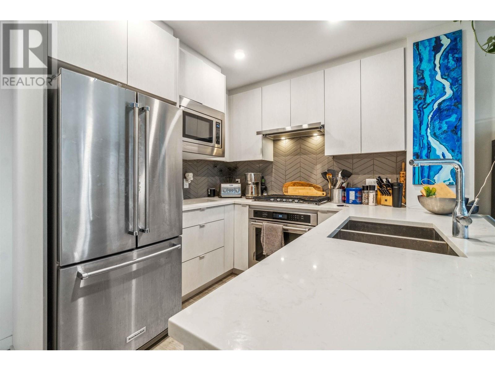 303 717 Breslay Street, Coquitlam, British Columbia  V3J 4A5 - Photo 4 - R2983678