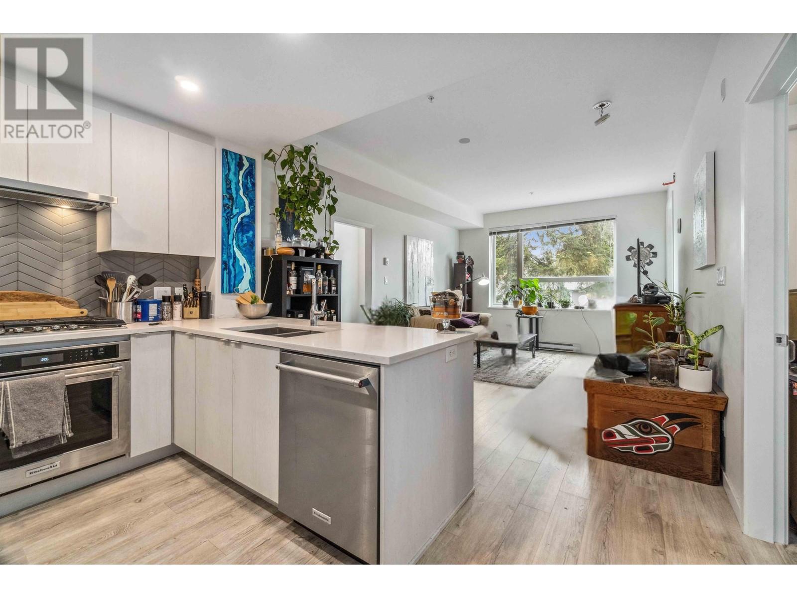 303 717 Breslay Street, Coquitlam, British Columbia  V3J 4A5 - Photo 5 - R2983678