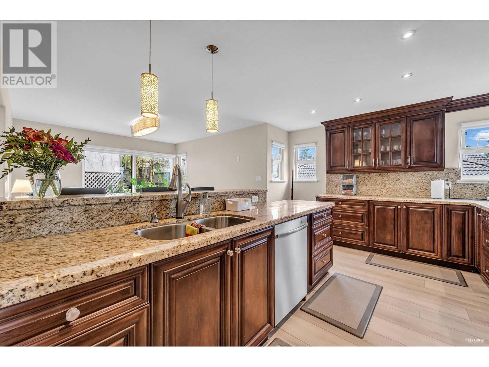 74 Shoreline Circle, Port Moody, British Columbia  V3H 5B3 - Photo 12 - R2983705
