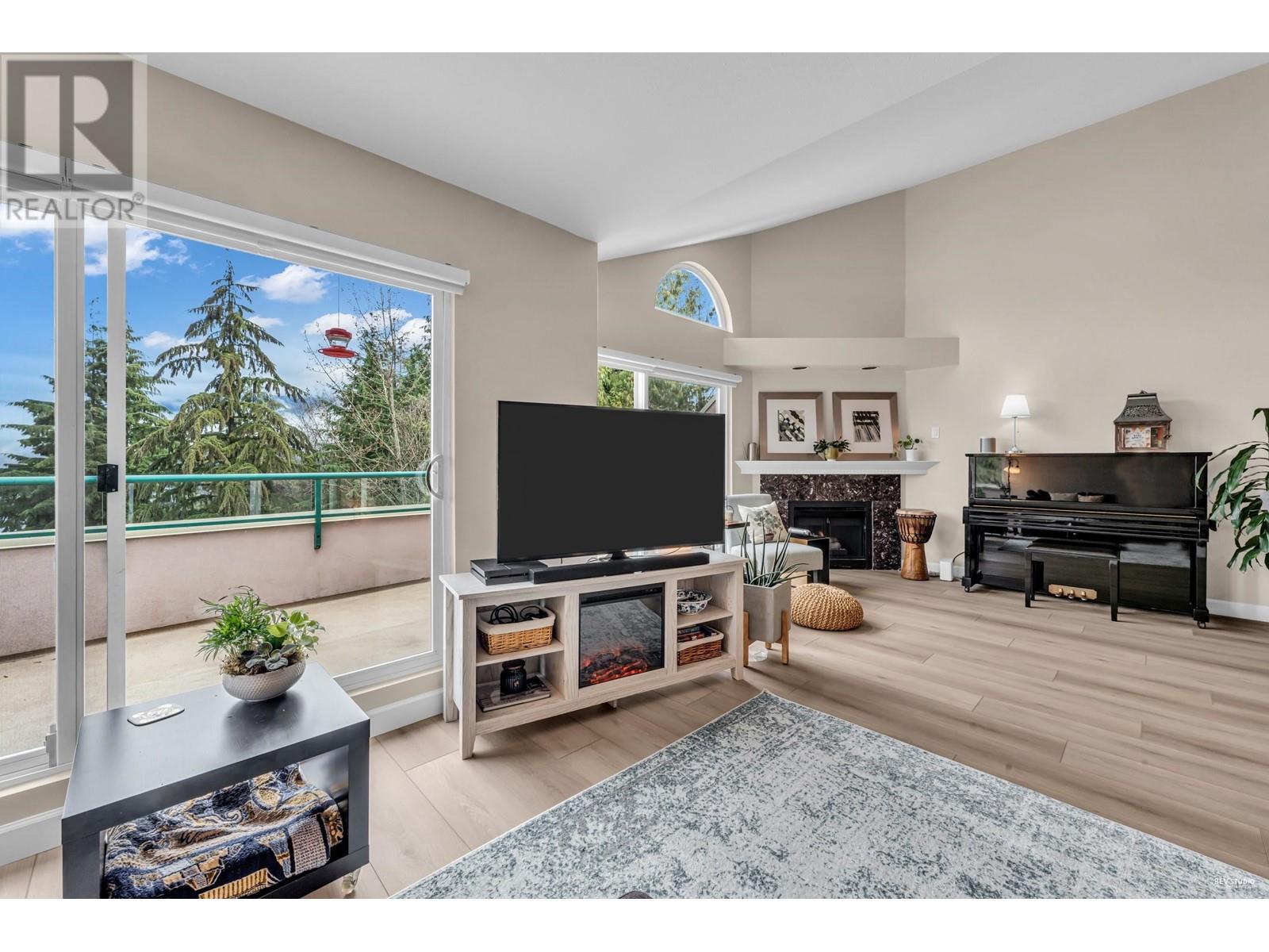 74 Shoreline Circle, Port Moody, British Columbia  V3H 5B3 - Photo 4 - R2983705