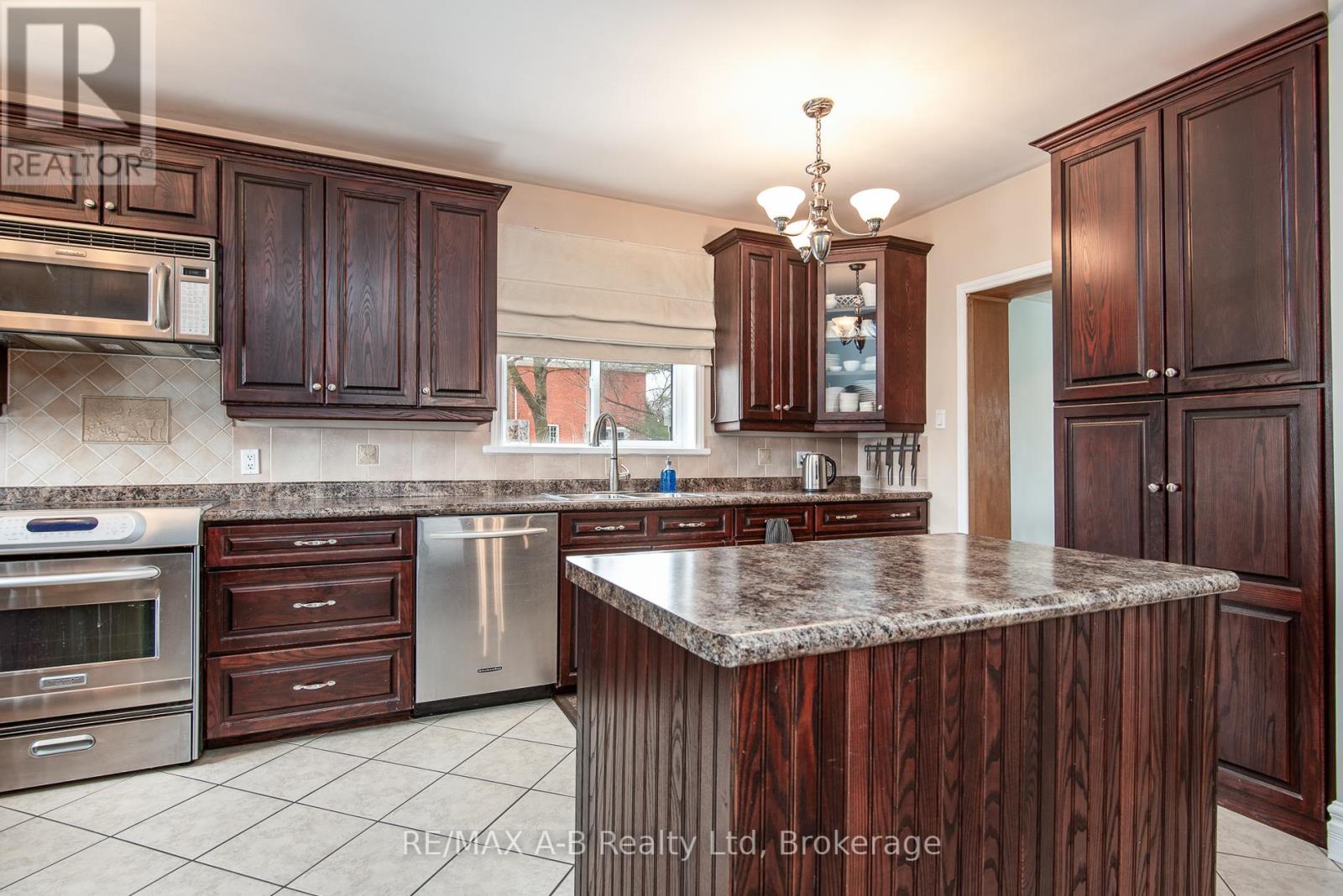 22 Mill Street E, Perth East, Ontario  N0K 1M0 - Photo 15 - X12051754