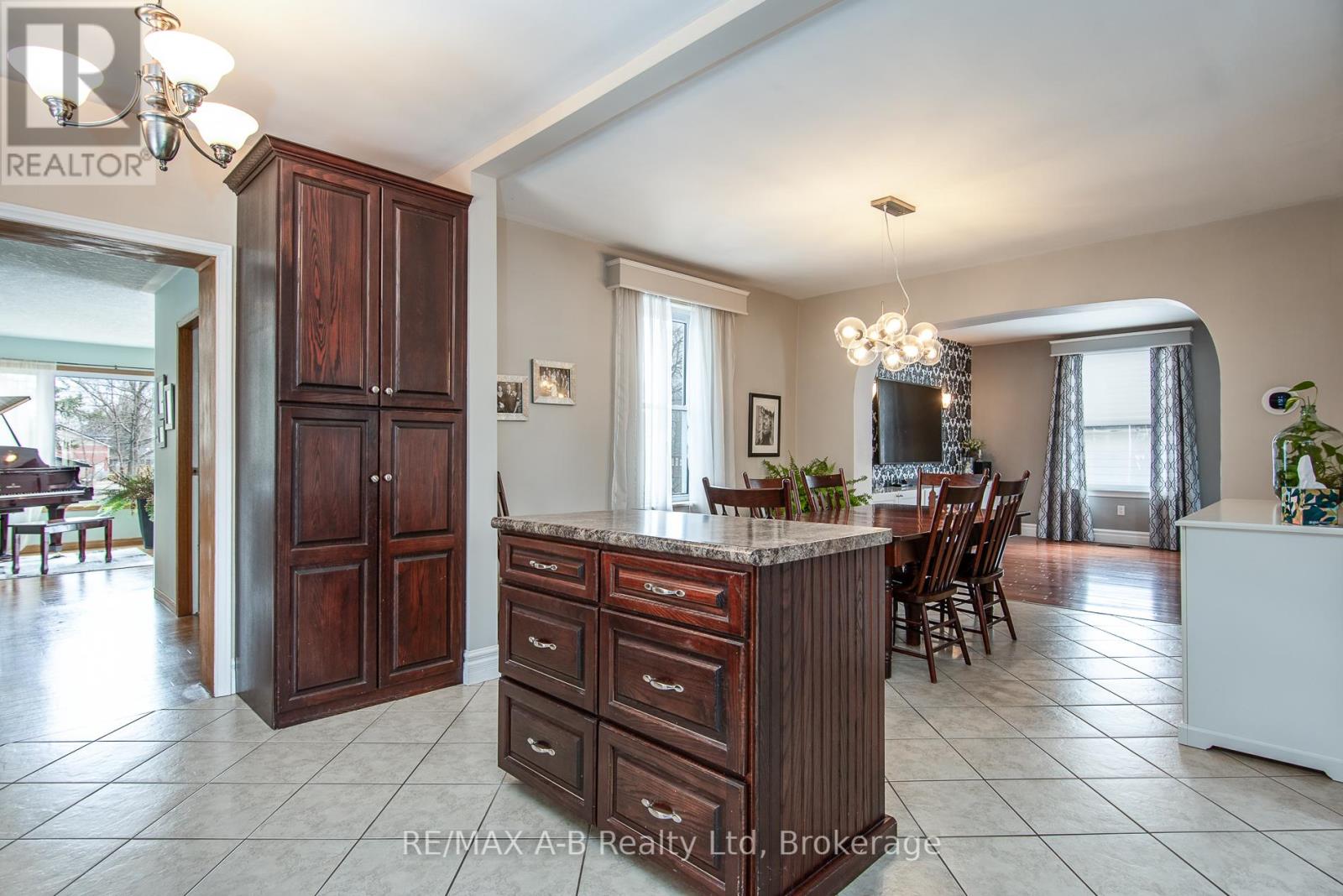 22 Mill Street E, Perth East, Ontario  N0K 1M0 - Photo 19 - X12051754