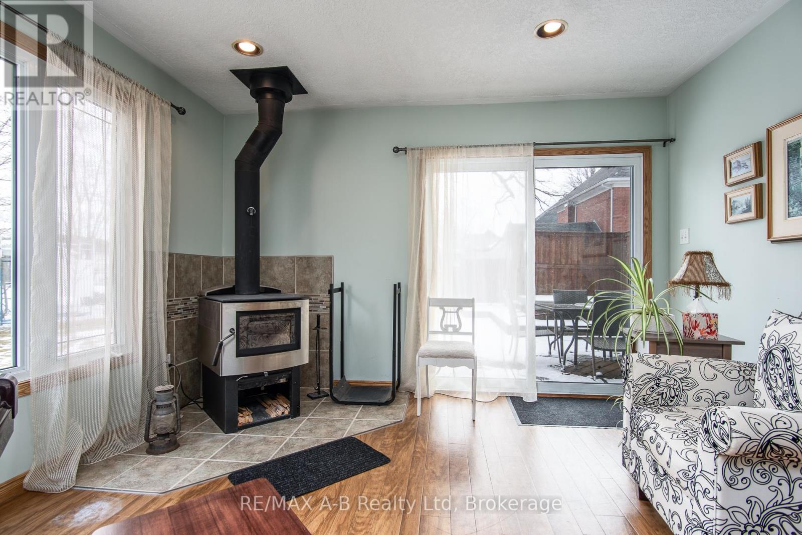 22 Mill Street E, Perth East, Ontario  N0K 1M0 - Photo 24 - X12051754