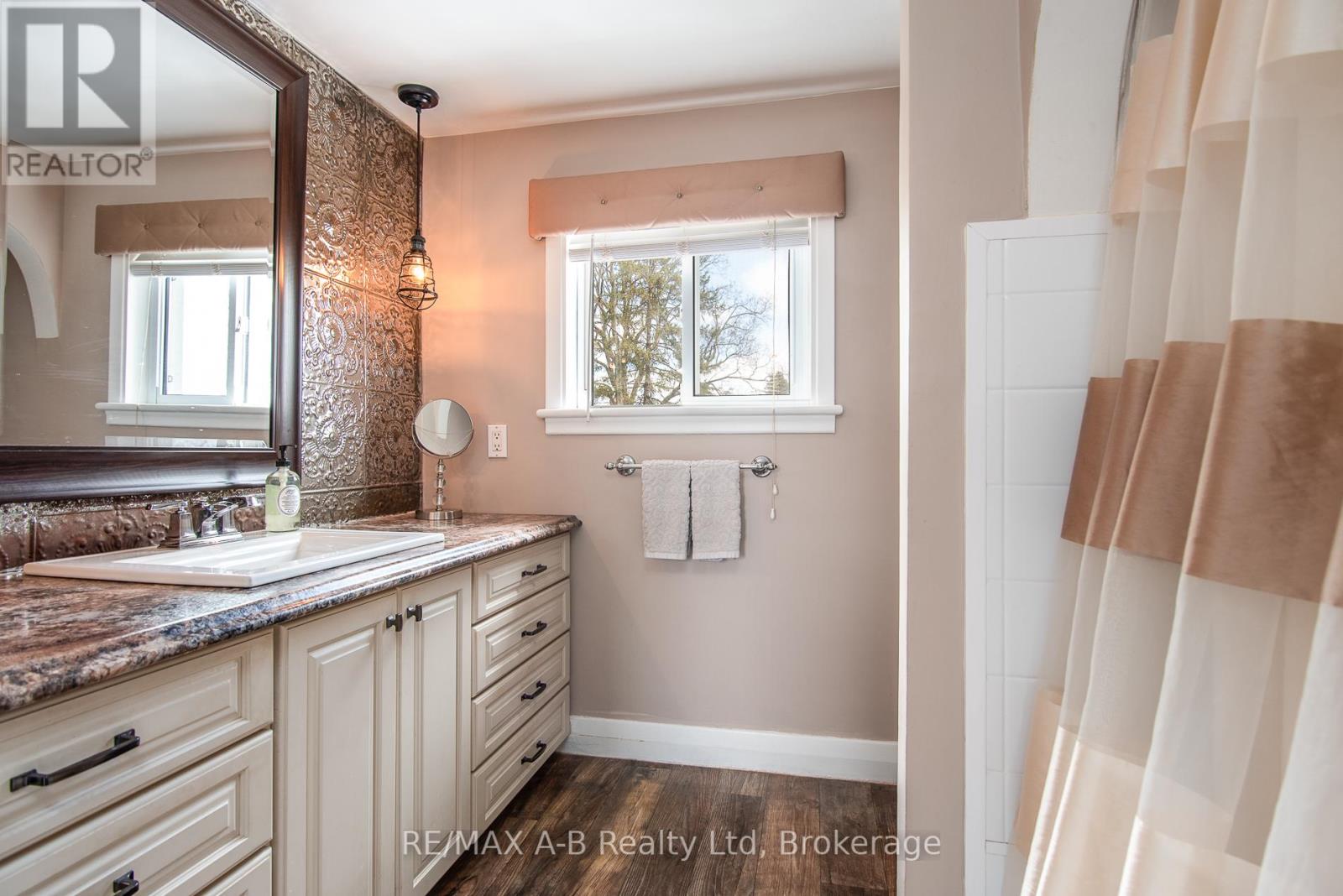 22 Mill Street E, Perth East, Ontario  N0K 1M0 - Photo 32 - X12051754