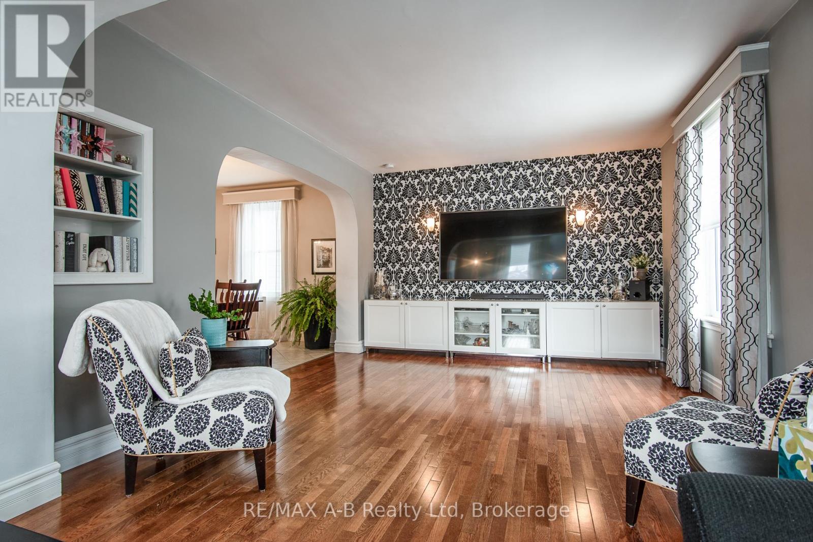 22 Mill Street E, Perth East, Ontario  N0K 1M0 - Photo 7 - X12051754