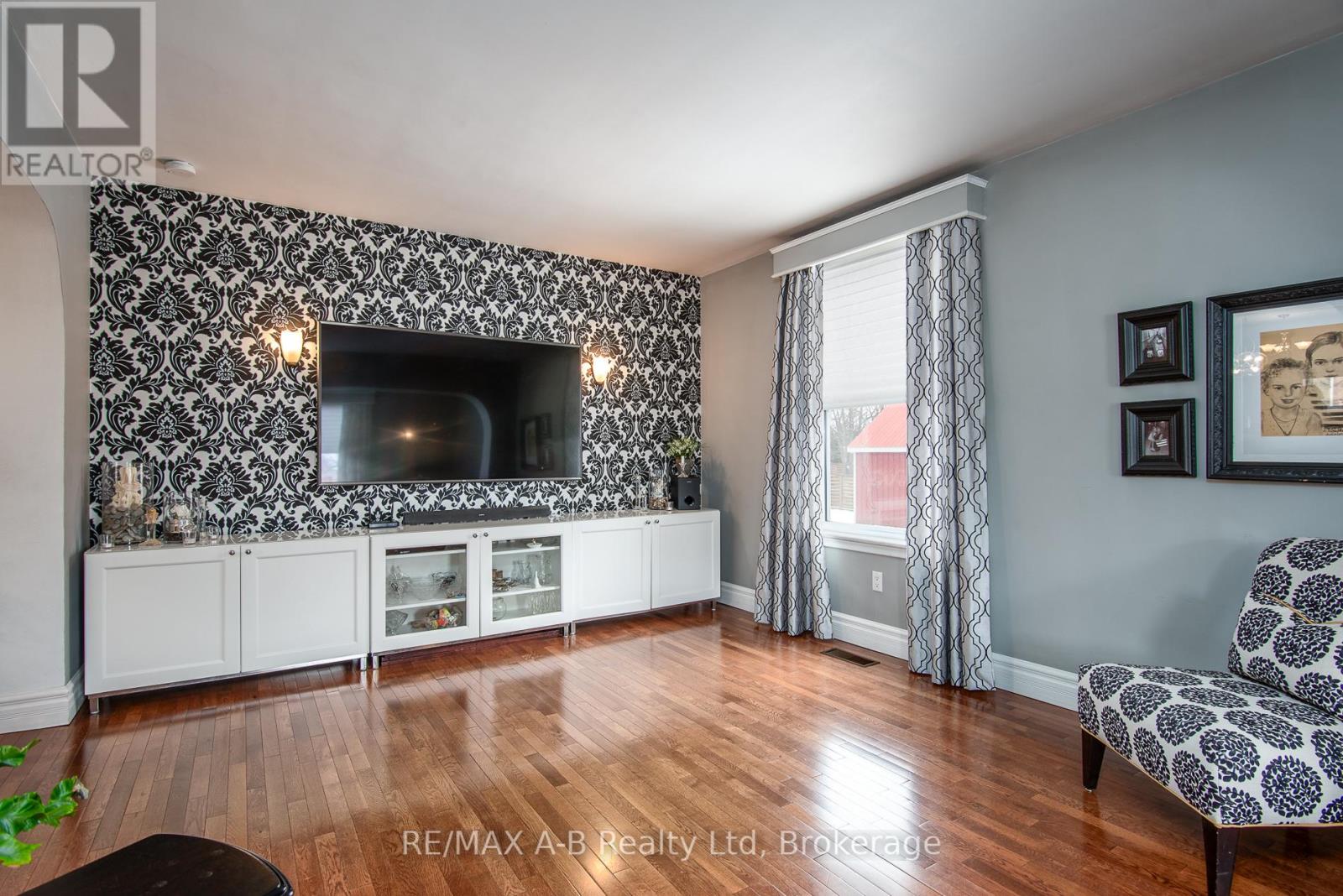 22 Mill Street E, Perth East, Ontario  N0K 1M0 - Photo 8 - X12051754