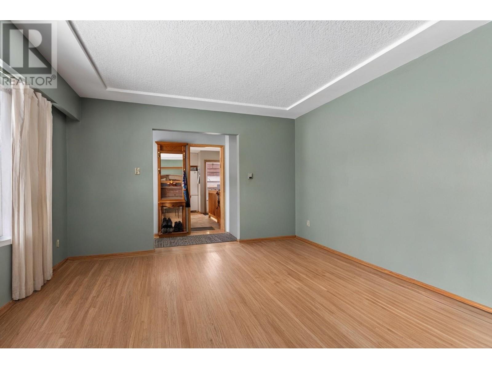 6430 Portland Street, Burnaby, British Columbia  V5E 1A2 - Photo 7 - R2983691