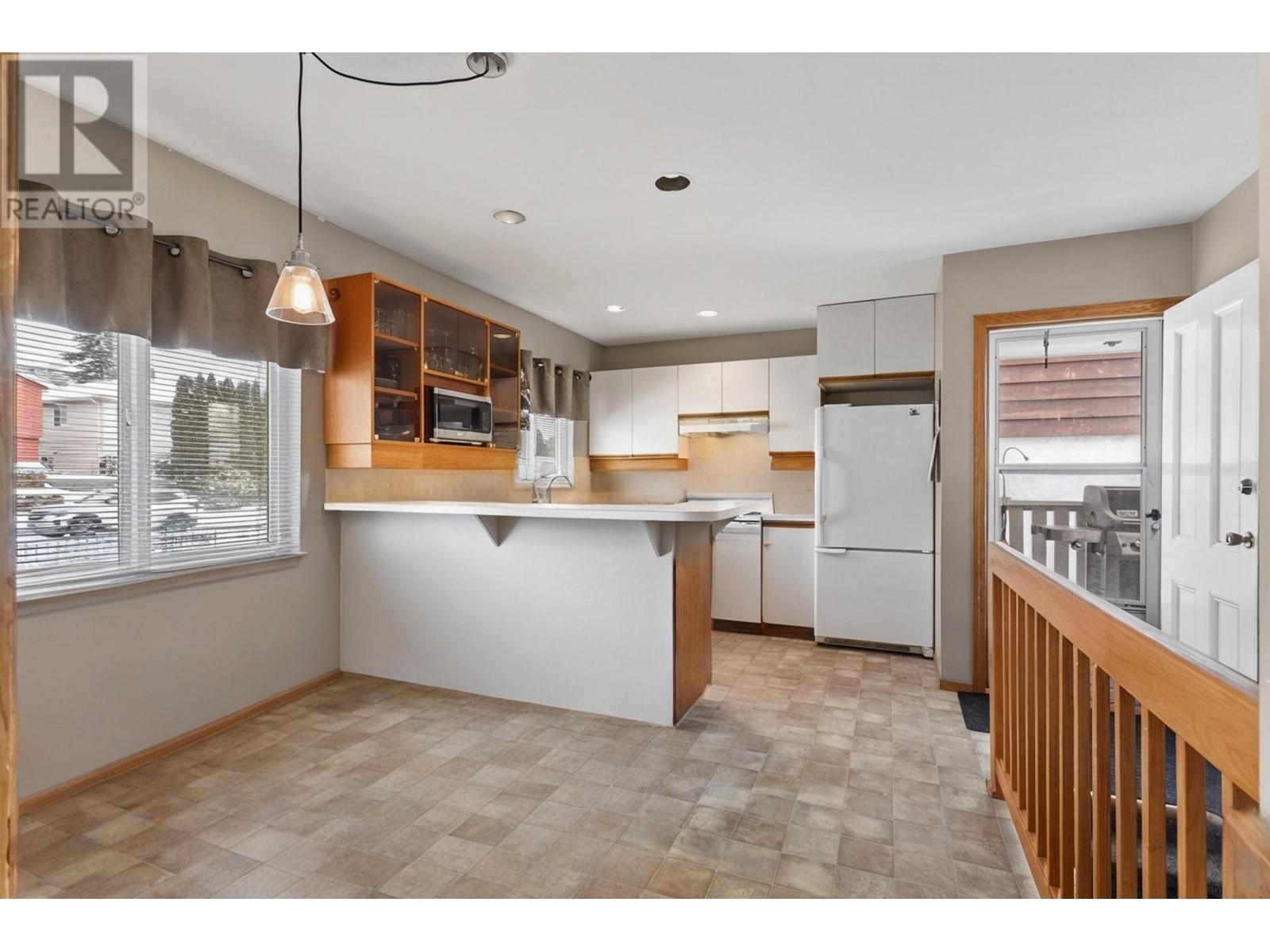 6430 Portland Street, Burnaby, British Columbia  V5E 1A2 - Photo 9 - R2983691