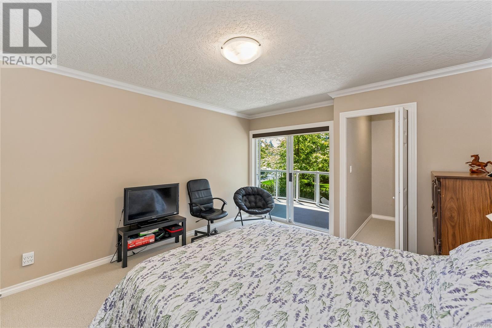 Property at 948 Boulderwood Rise image 3