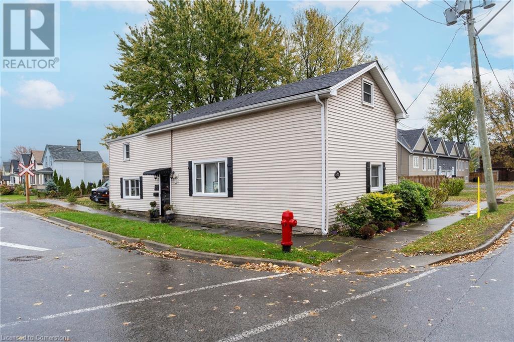 Property at 293 WELLAND Street image 3