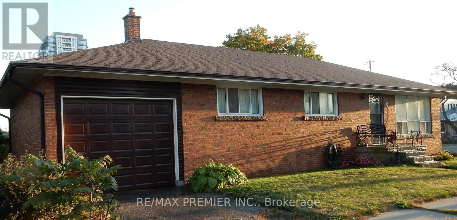 Property at 33 WARNICA AVENUE image 1