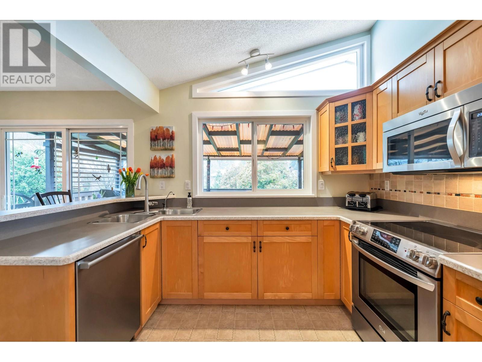 3138 Plimsoll Street, Coquitlam, British Columbia  V3C 3X6 - Photo 11 - R2983713