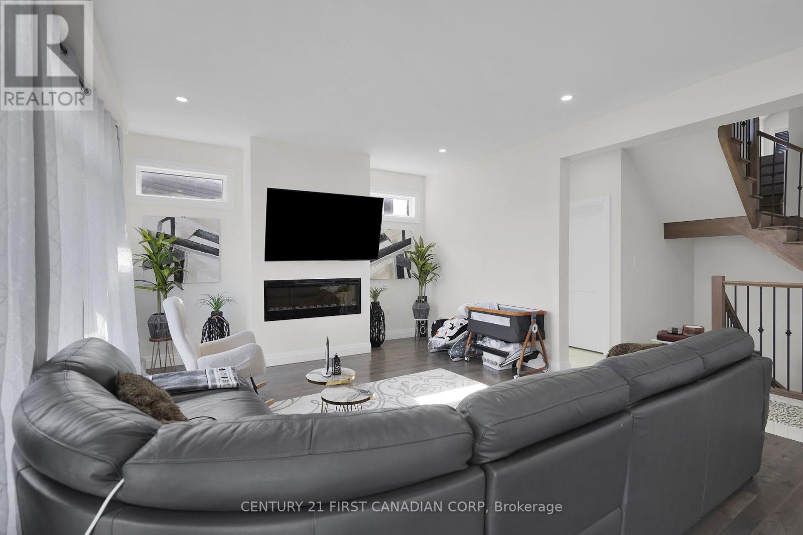 Photo 9 of 42 for 3500 Emily Carr Lane