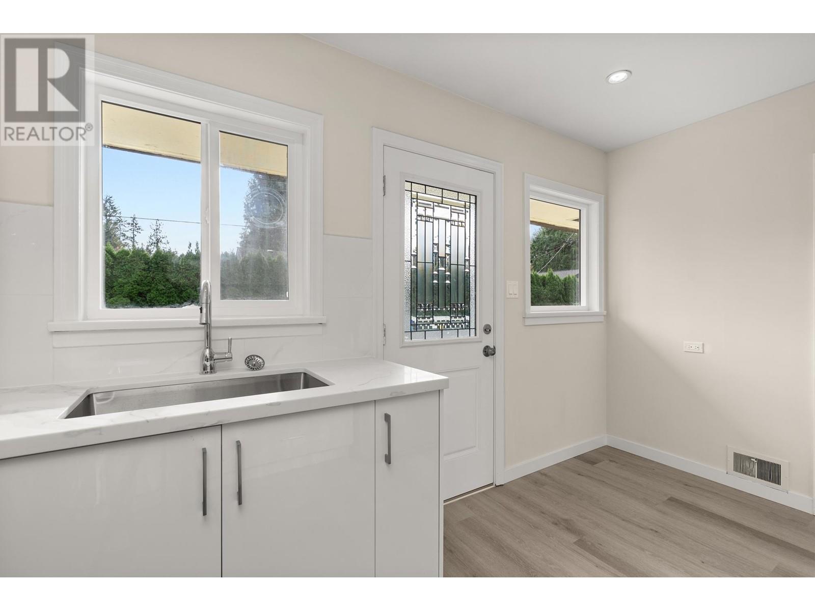1285 Langdale Drive, North Vancouver, British Columbia  V7R 1Z8 - Photo 12 - R2983732
