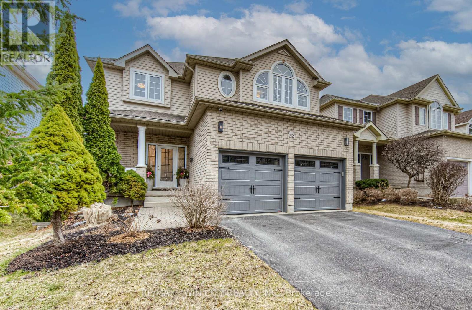 Property at 212 DOON DRIVE S image 2