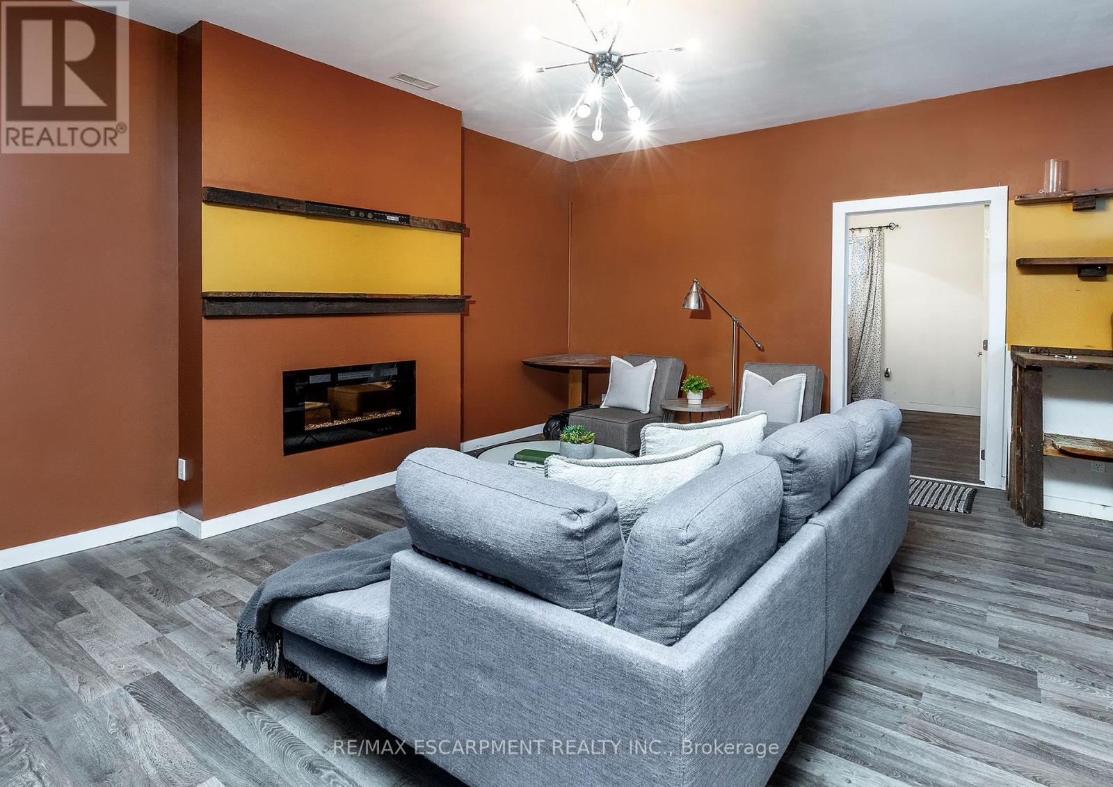 Property at 293 WELLAND STREET image 4