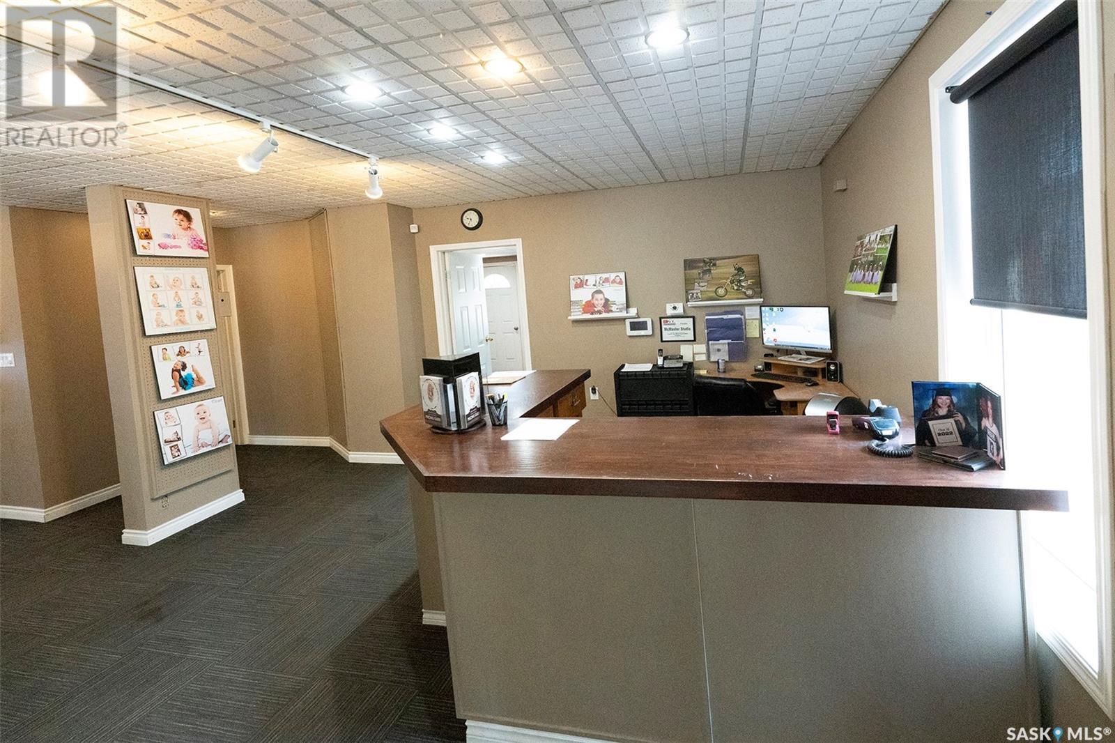 70 Stadacona Street W, Moose Jaw, Saskatchewan  S6H 1Z1 - Photo 2 - SK000262