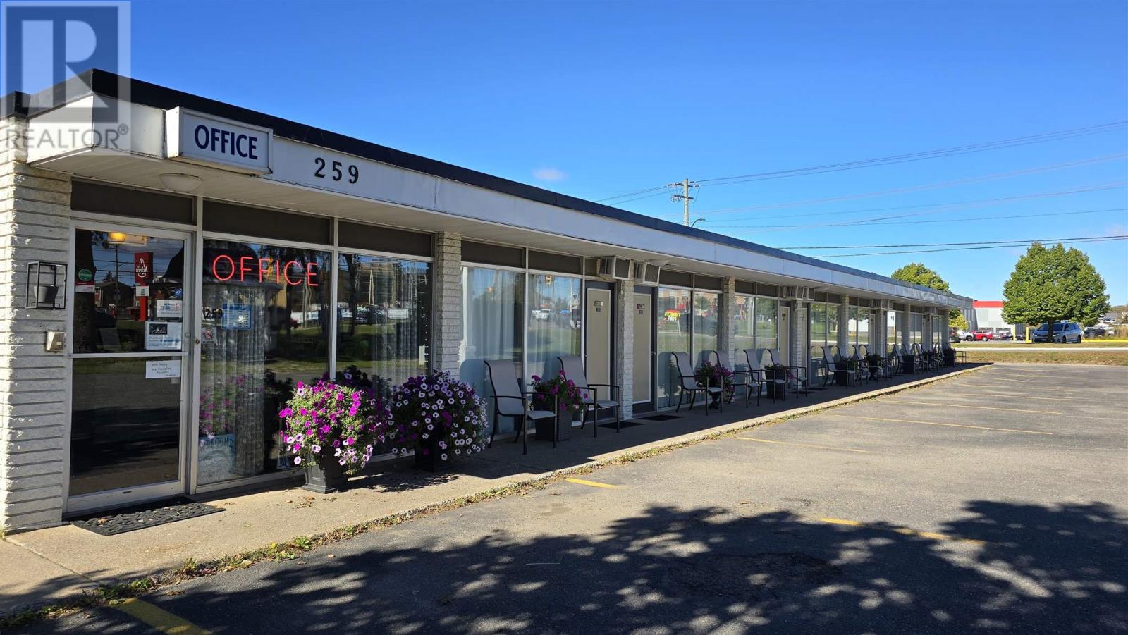 251 & 259 Great Northern Rd, Sault Ste Marie, Ontario  P6B 4Z2 - Photo 3 - SM250390