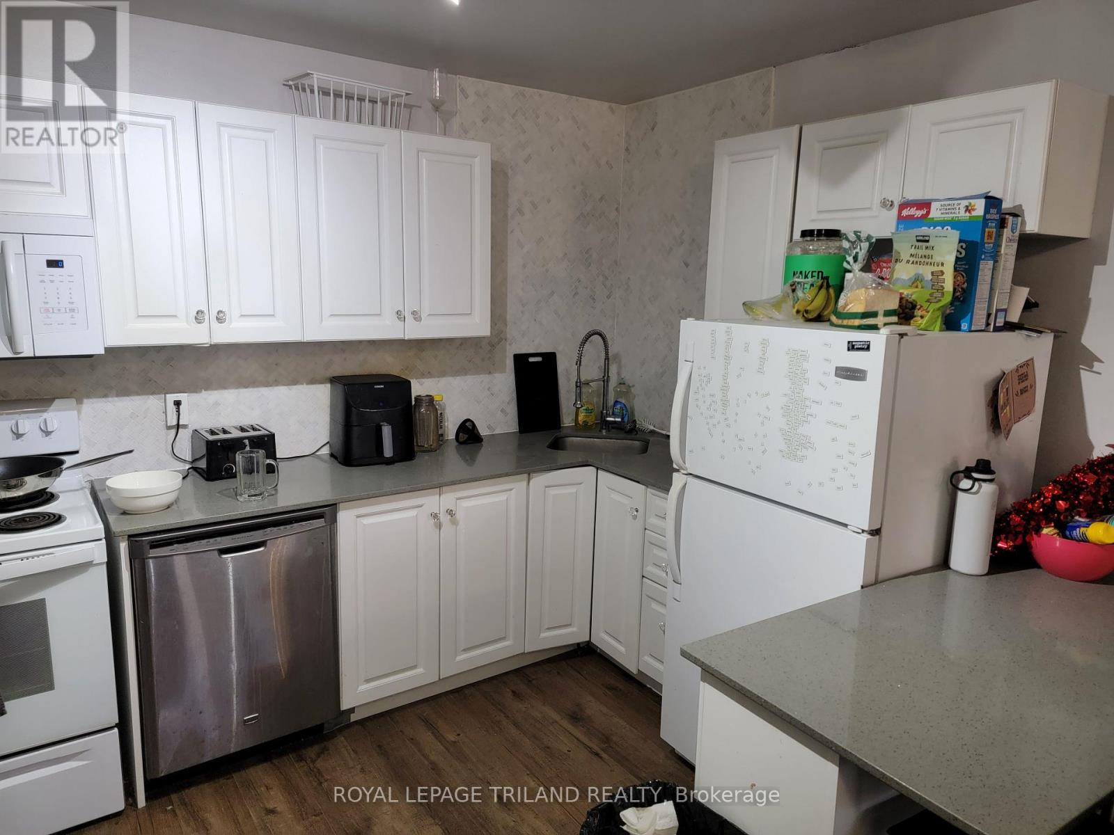 4 - 109 Westmount Road N, Waterloo, Ontario  N2L 2R3 - Photo 3 - X12051926