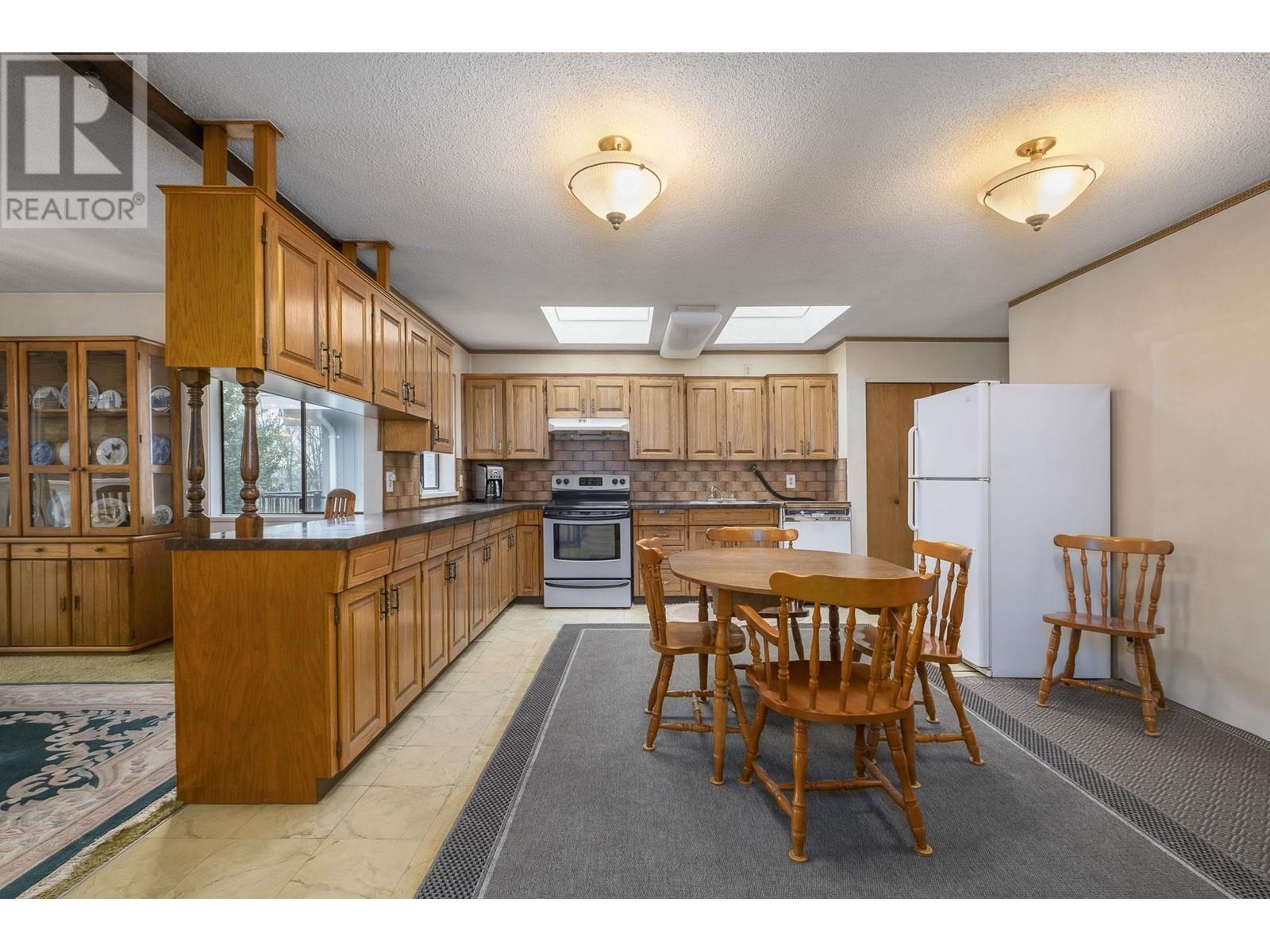 1050 Heywood Street, North Vancouver, British Columbia  V7L 1H3 - Photo 2 - R2983589