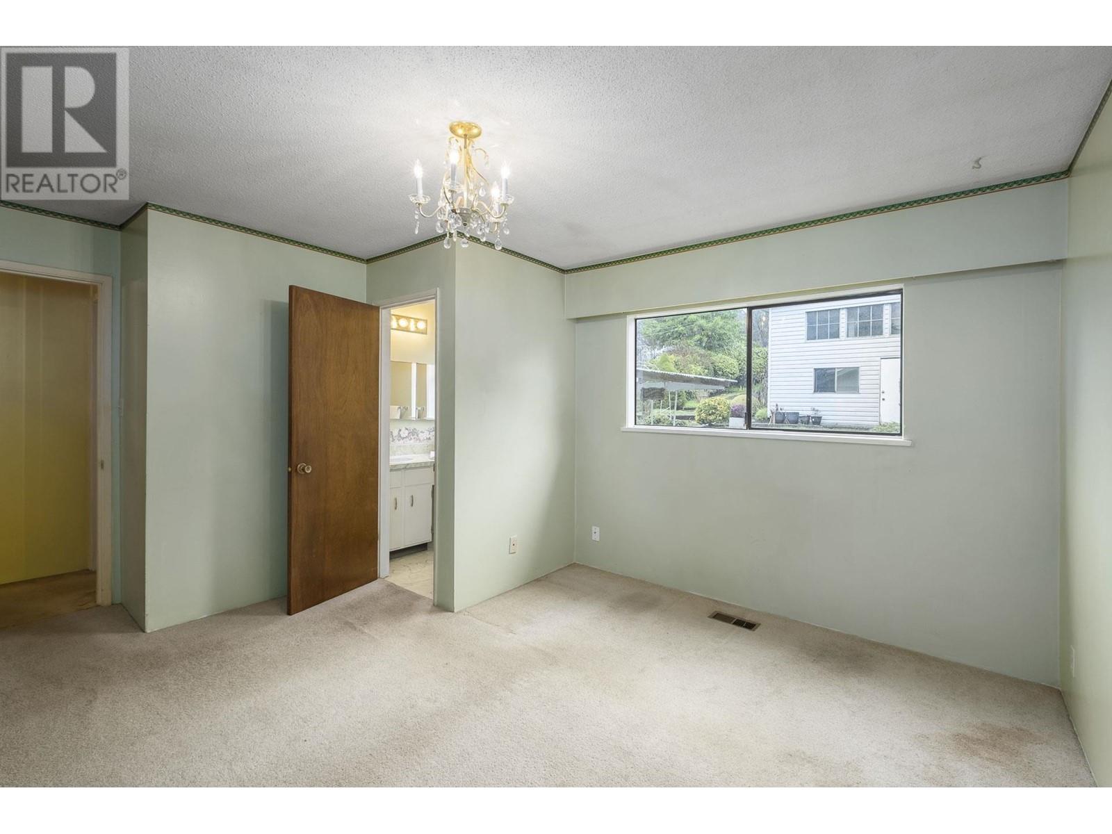 1050 Heywood Street, North Vancouver, British Columbia  V7L 1H3 - Photo 10 - R2983589