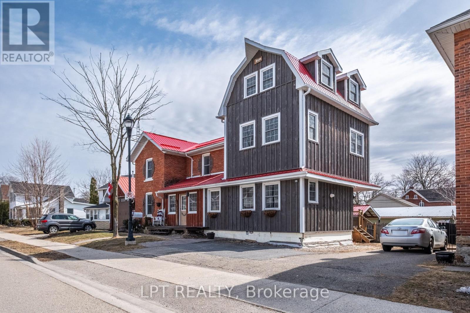 277 Brock Street, Gananoque, Ontario  K7G 1K5 - Photo 2 - X12051892
